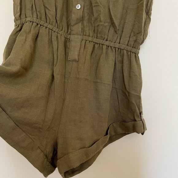 Green Sleeveless Romper - Picture 8 of 10